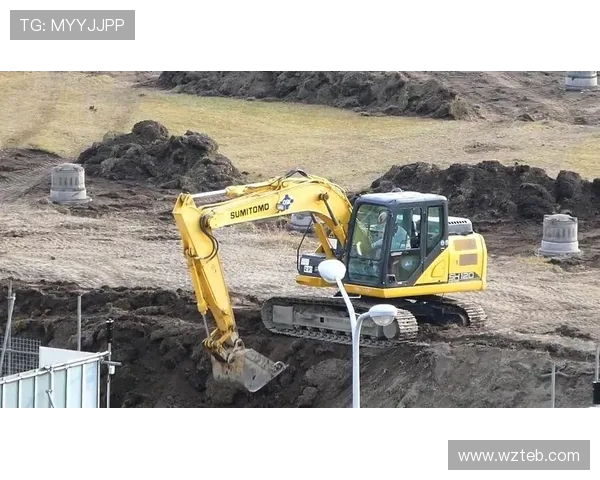 挖掘机陡坡行走操作细节